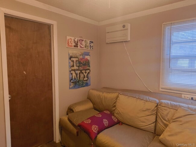 Building Photo - 18 Maple St