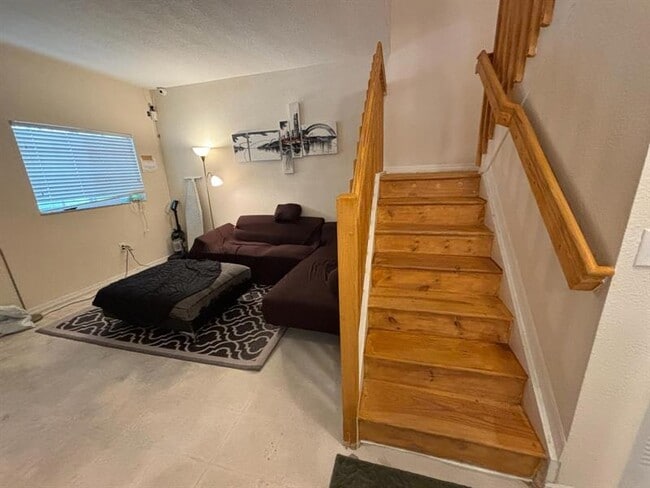 Building Photo - 400 NW 19th Terrace