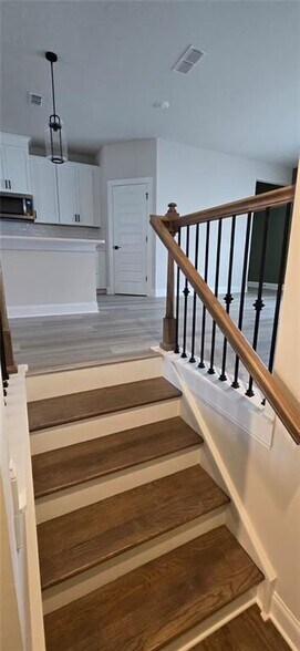 Building Photo - 400 Elise Wy