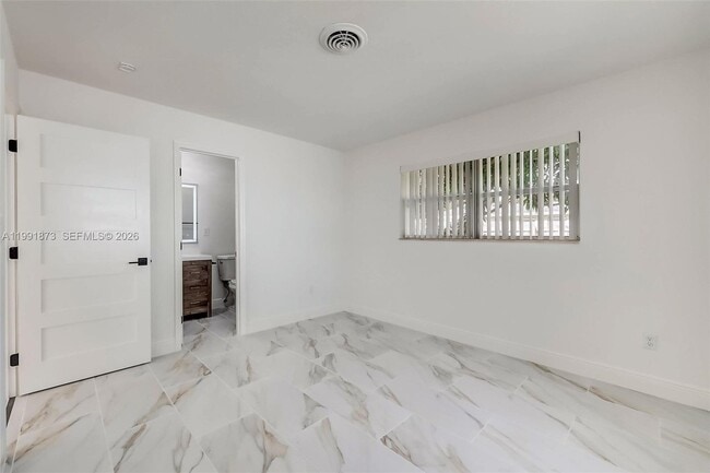 Building Photo - 1601 SW 32nd Pl