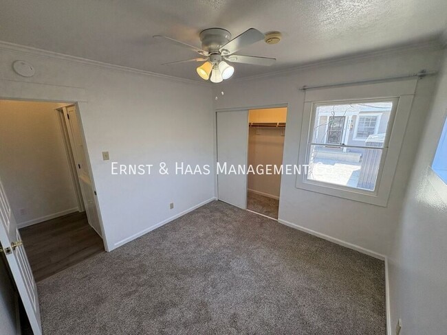 Building Photo - 926 Newport Ave