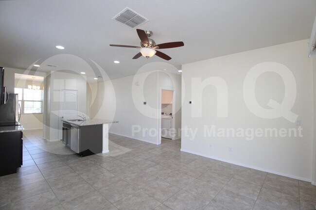 Building Photo - 1258 E Paul Dr