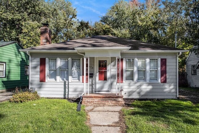 Building Photo - $1395- 2 Bedroom home, Renovated - Ask about our security deposit alternative!