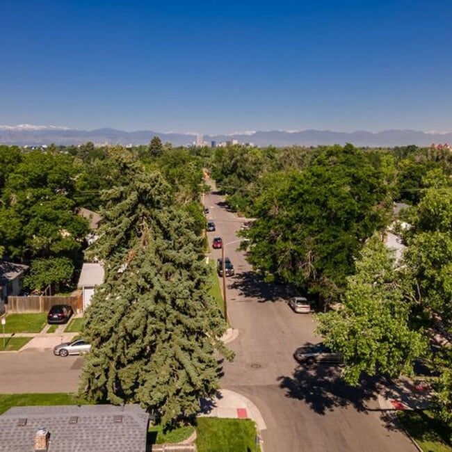 Building Photo - 4bd Rental Duplex! Private Yard, Garage, C...