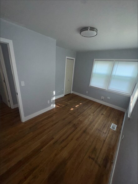 Building Photo - 26 Tyler St