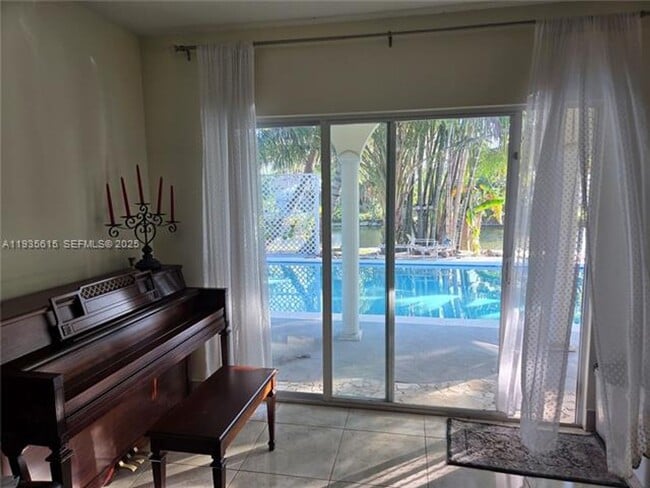 Building Photo - 301 SW 5th St