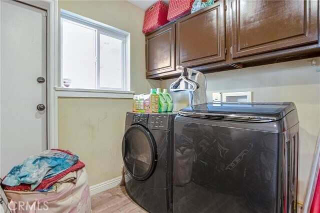 Building Photo - 1170 Center St