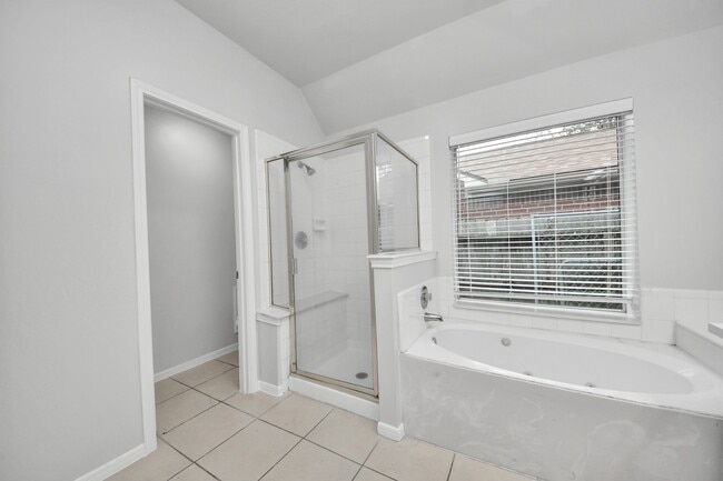 Building Photo - 16243 April Ridge Dr