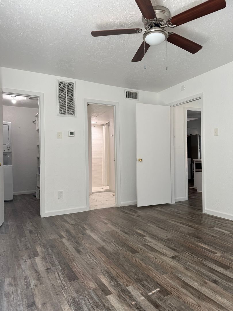 Building Photo - 4317 Hartford St