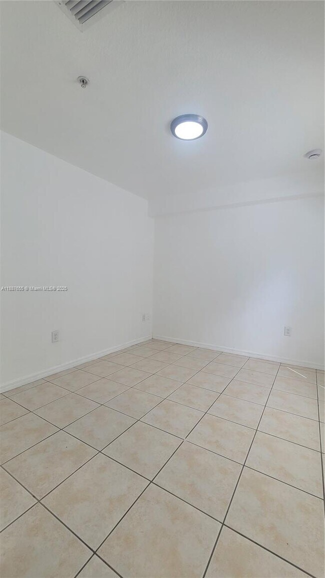 Building Photo - 520 SW 5th St