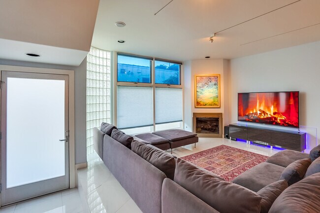 Building Photo - 1128 22nd St