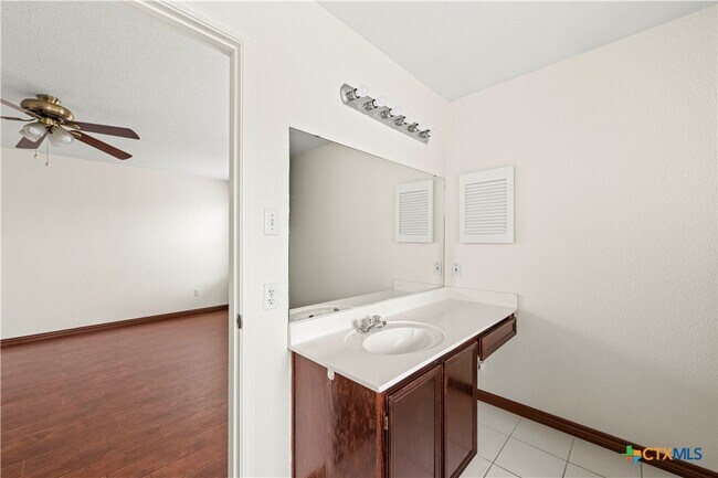 Building Photo - 1706 Bristol Dr