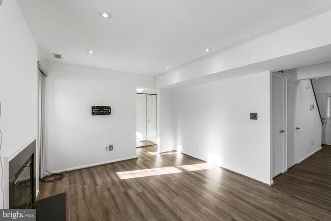 Building Photo - 6476 Sewells Orchard Dr