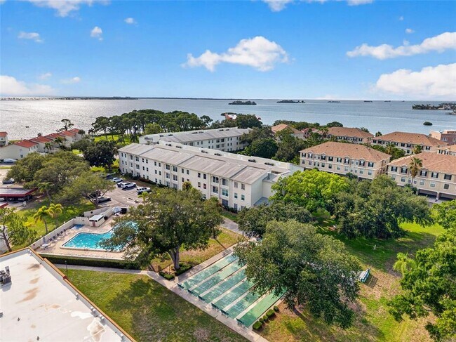 Building Photo - 2700 Bayshore Blvd