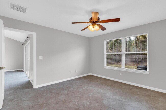 Building Photo - "Spacious 3-Bedroom Home with 2 Full Baths in the Heart of Palm Coast!"