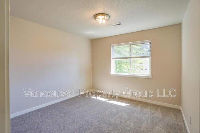 Building Photo - 6121 NE 105th Ave