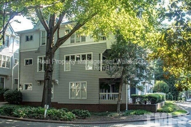 Primary Photo - 700 Bishops Park Dr