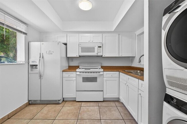 Building Photo - 240 NW 107th Ave