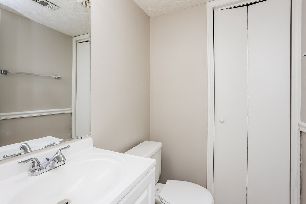 Building Photo - 4723 Old Highgate Entry