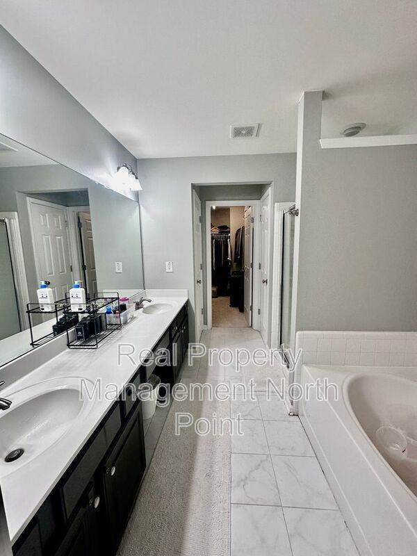 Building Photo - 13297 Marrywood Ct