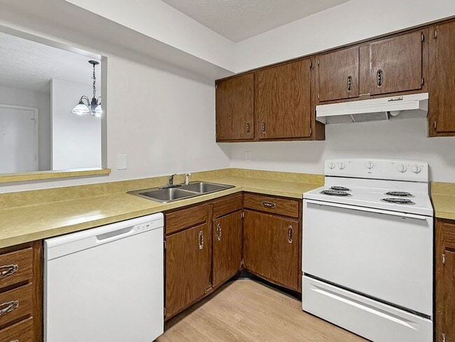 Building Photo - RENTAL SPECIAL Evansville, Indiana*** 2 Bed 2 Bath $1079.00/mo***No Deposit $0