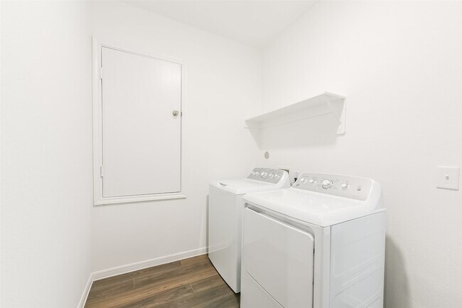 Building Photo - 14483 Cedar Ledge Ln