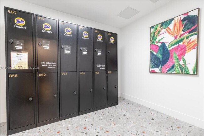 Building Photo - 1005 Spring Garden Rd