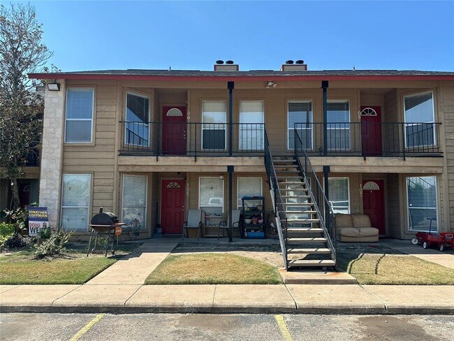 Building Photo - 209 E Noton St