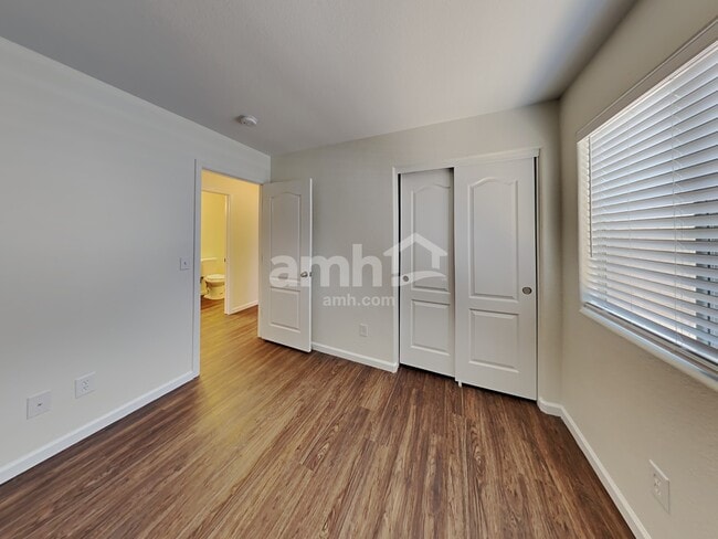 Building Photo - 13158 W Clarendon Ave