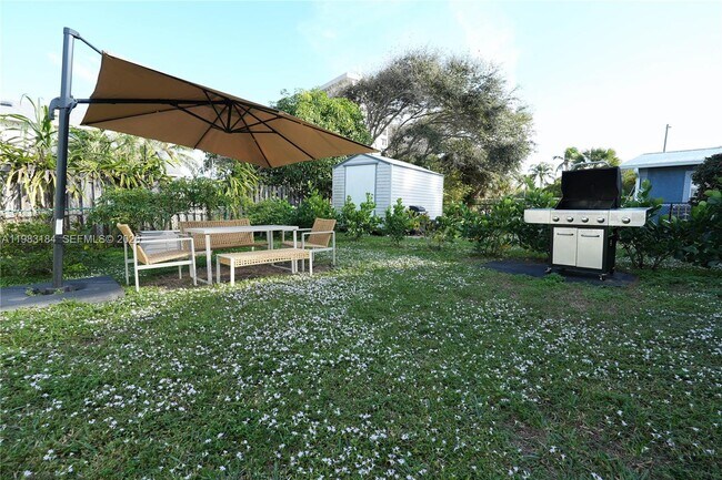 Building Photo - 742 Granada St