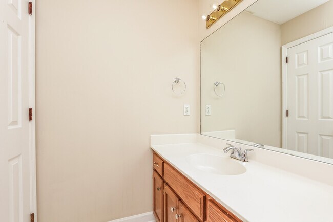 Building Photo - 2812 Sutherland Dr