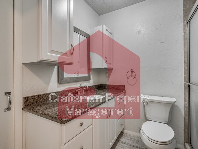 Building Photo - 224 W 5th St