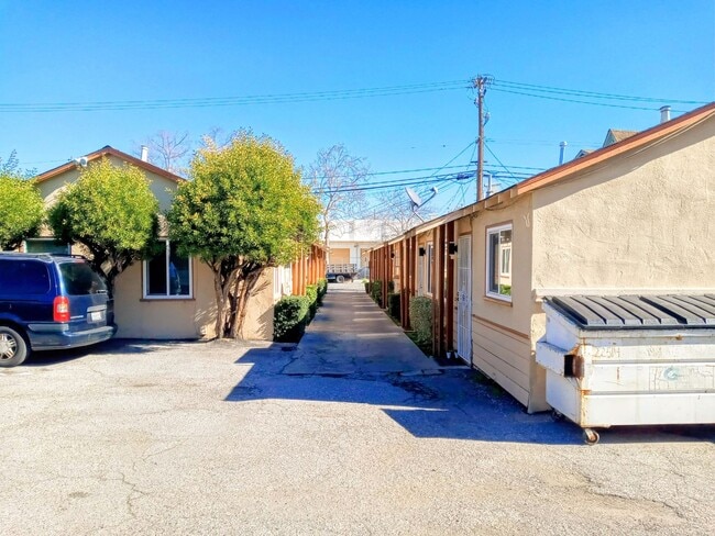 Building Photo - Cute 1bd Apartment on Ground Floor