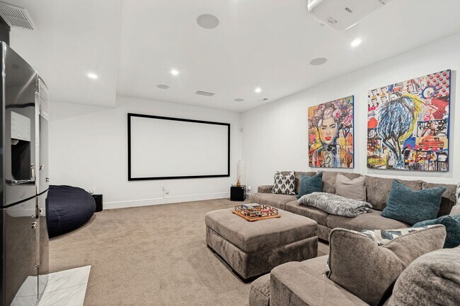 Building Photo - Fully Furnished Luxury Home In The Avenues