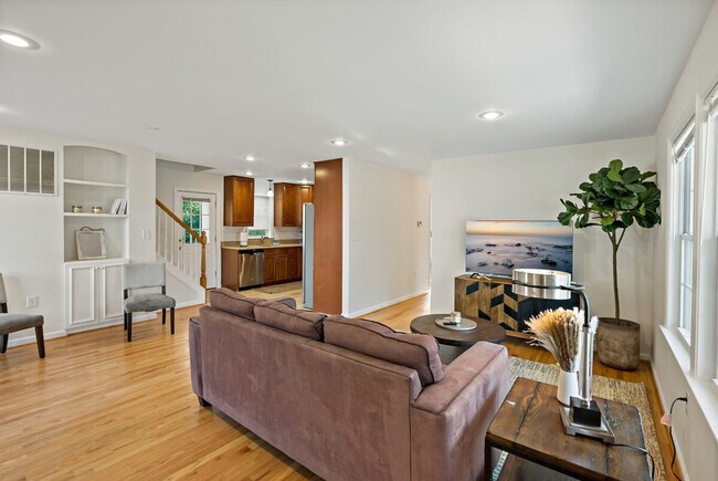 Building Photo - 6505 Columbia Pike