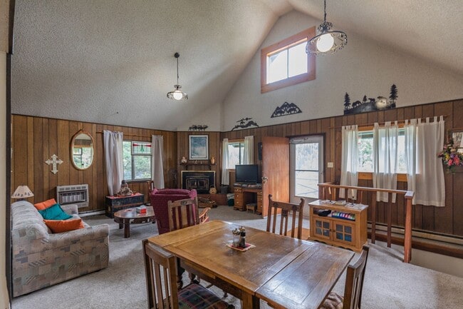 Building Photo - Great Mountain Home - Fully Furnished