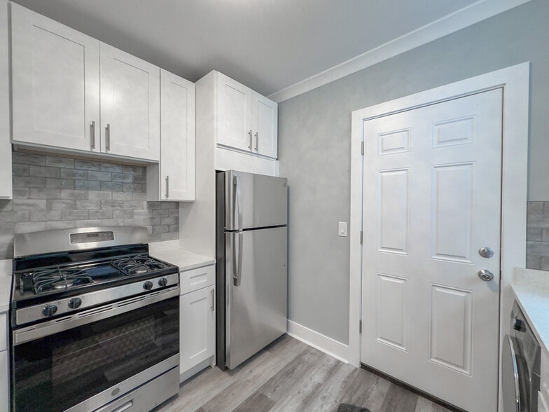 Building Photo - 2125 W Giddings St