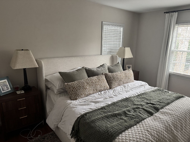 Building Photo - 702 Newport Cir