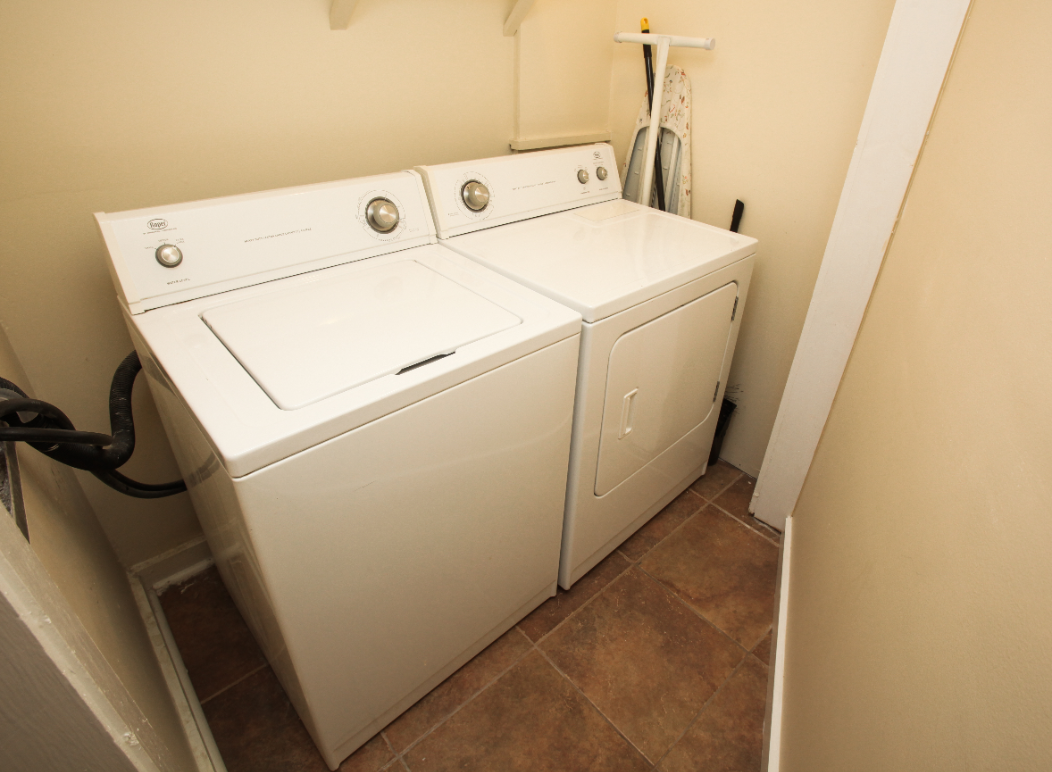 Laundry room - 913 Milton St