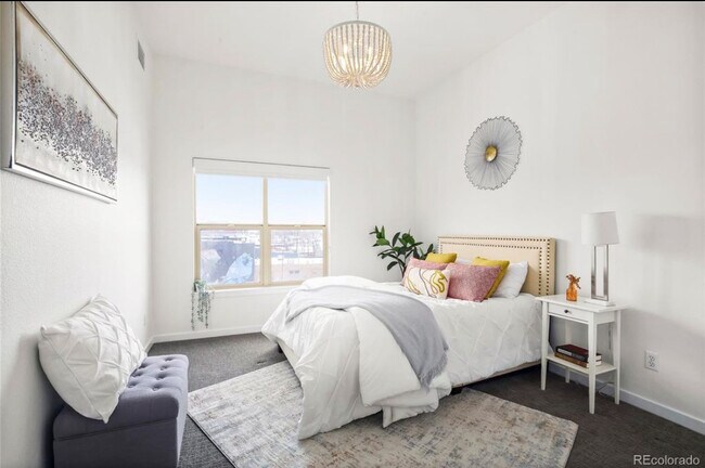 Building Photo - 2900 N Downing St