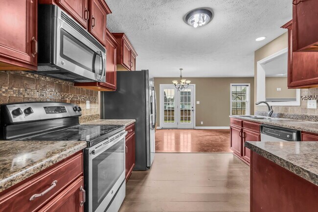 Building Photo - Wonderful 2-story home close to Ft. Campbell
