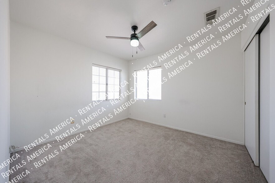 Building Photo - 820 N Granada Dr