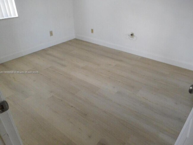 Building Photo - 3 bedroom in North Miami FL 33179