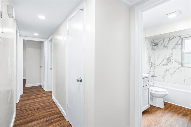 Building Photo - 516 Baxter St