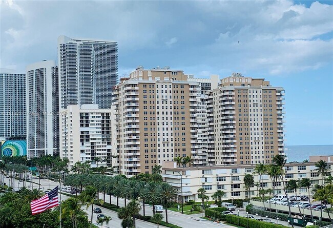Building Photo - 1985 S Ocean Dr