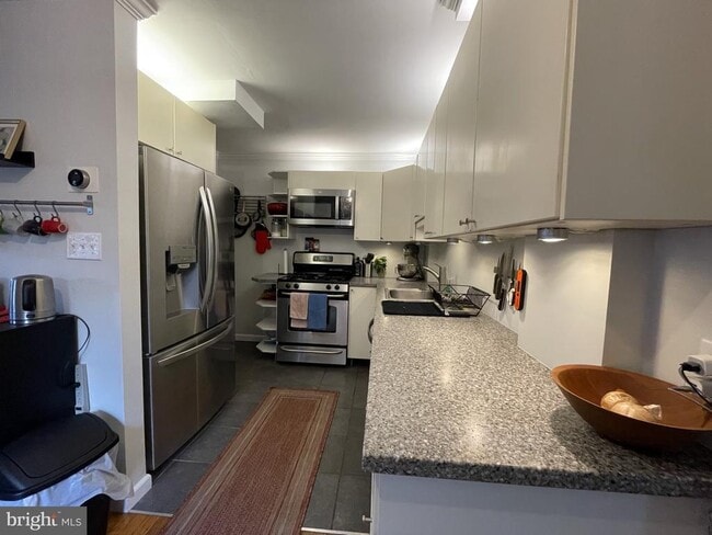 Building Photo - 2221 Arlington Terrace
