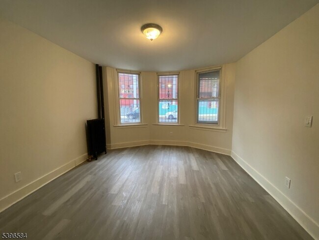 Building Photo - 130 Milford Ave