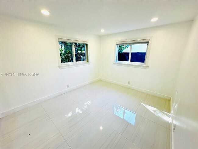 Building Photo - 8160 W 18th Ct