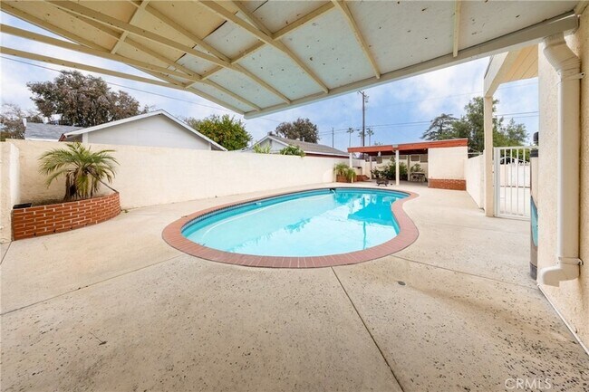 Building Photo - 642 N 6th Ave