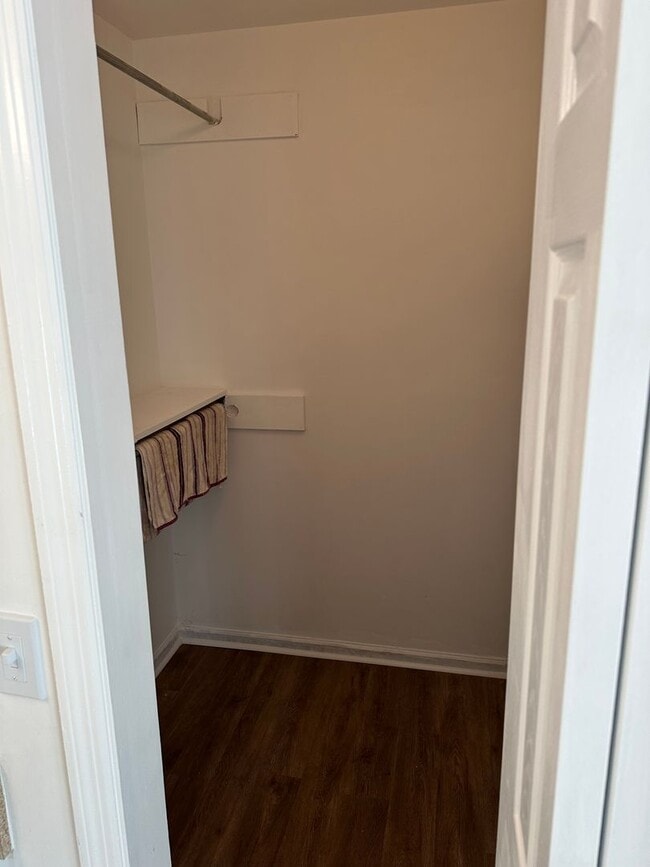 Building Photo - 107 Savanna Woods Cir